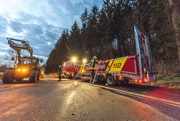 La remorque « Müller Safety Trailer » offre diverses possibilités aux sapeurs-pompiers, telles que maîtriser l’incendie de véhicules électriques, servir de citerne provisoire pour les eaux d’extinction et être utilisée pour le transport de grosses charges.