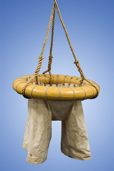 Une telle « bouée-pantalon » était autrefois utilisée pour tirer vers le rivage les personnes en détresse près de la côte, le long d’un câble porteur.
