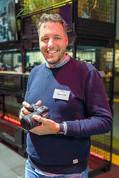 Marcel Heß, Spezialist für Canon-Government-Lösungen, erläutert den Nutzen IR-fähiger Kameras wie dieser  Canon EOS R6 für behördliche Anbieter.